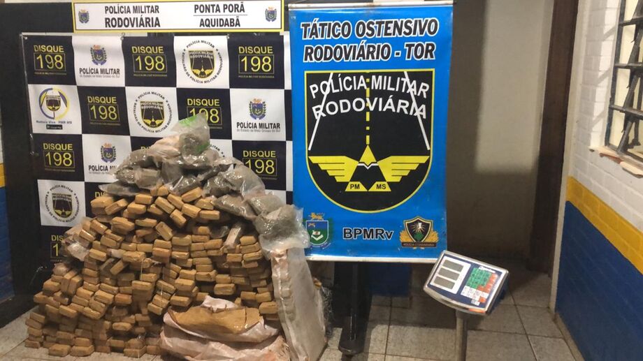 O veículo foi removido do local, totalmente danificado, com auxilio de um guincho e após pesadas a droga totalizou 212 kg de maconha distribuída em 200 tabletes, 5,83 Kg de Skank e 2 Kg de Haxixe