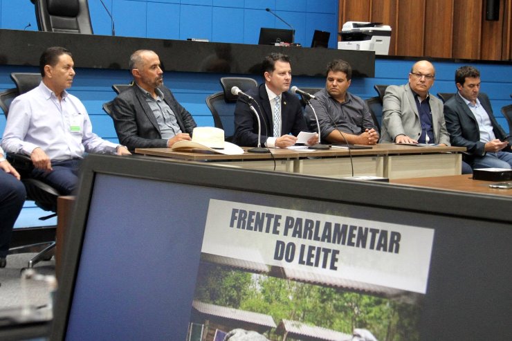 Frente Parlamentar do Leite realizou a primeira reunião nesta terça-feira para dar posse a integrantes