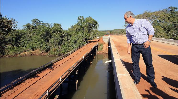 De janeiro a junho deste ano, foram entregues quatro novas pontes de concreto, nos municípios de Cassilândia, Jardim, Eldorado e Ponta Porã, e feita a recuperação de uma importante ponte no município de Jardim, totalizando mais de R$ 4,9 milhões em invest