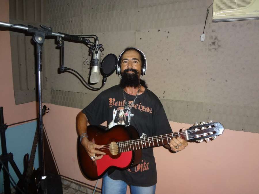 Irmão de políticos, Nelson era conhecido pelo gosto musical