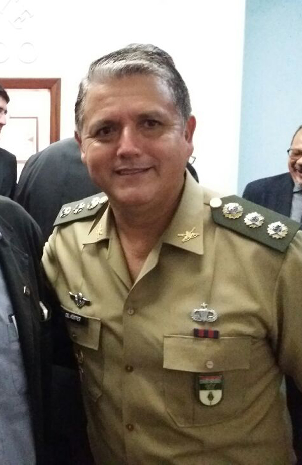 O Coronel Küster incorporou às fileiras do Exército em 22 de fevereiro de 1988