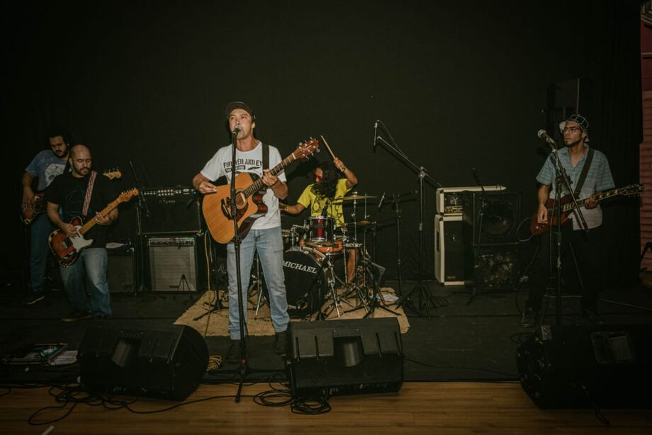 O show preparado para o Maria Aparecida Pedrossian mistura pop com o reggae, rap e rock'n roll, mesclando repertório de composições próprias com sucessos regionais e da música brasileira