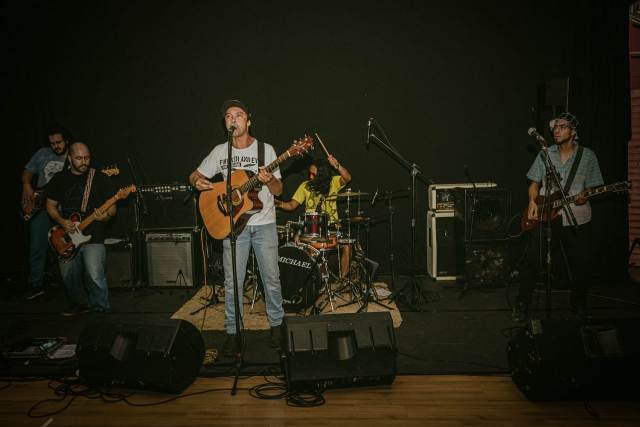 Leitones inaugura o palco do projeto