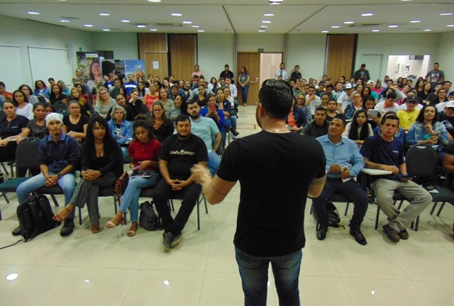 As aulas serão ministradas por Oswaldo Neto, formado em Gestão de Negócios, Teologia e Psicanálise