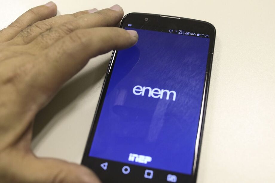 Se o estudante não lembra a senha, ele pode fazer a recuperação dos dados