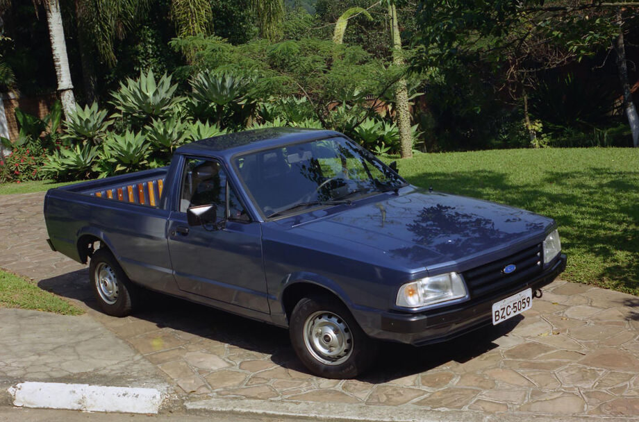 Primeira picape derivada de um carro médio no Brasil, a Pampa foi a única do segmento a oferecer uma versão com tração 4x4