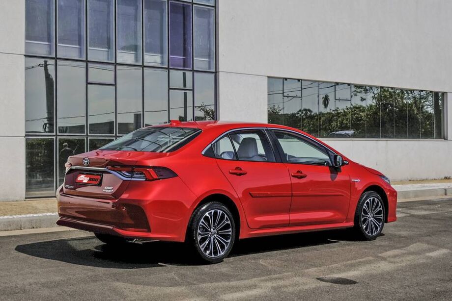 A Altis Premium Hybrid subiu R$ 5 mil e agora tem preço sugerido de R$ 135.990