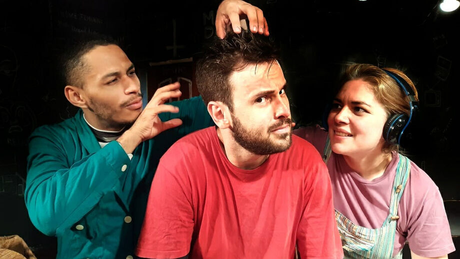 O elenco é composto por seis atores, que vivem o universo infantil para interpretar os personagens dos dramas