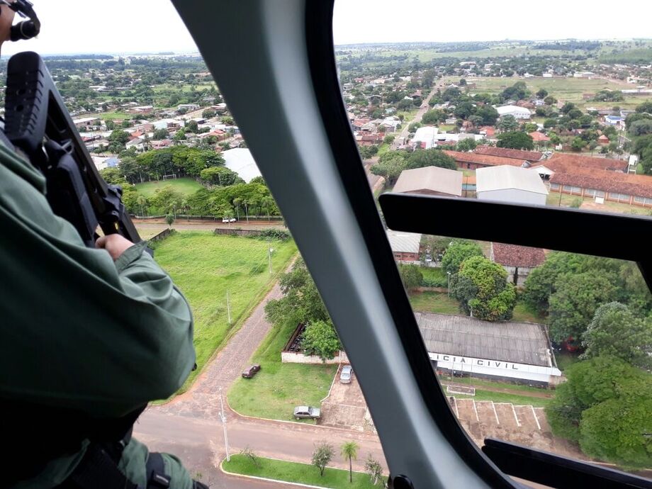 A medida foi tomada depois que 76 presos do PCC fugiram do presídio em Pedro Juan Caballero na madrugada do último domingo, dia 19.