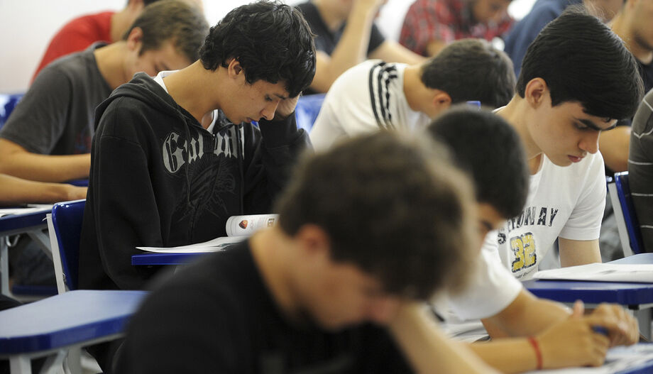 Quem está cursando a faculdade e está procurando uma oportunidade para por em prática o aprendizado, a Funsat (Agência de Emprego da Fundação Social do Trabalho) oferece nesta terça-feira (21) vagas para estágios em diversas áreas do conhecimento