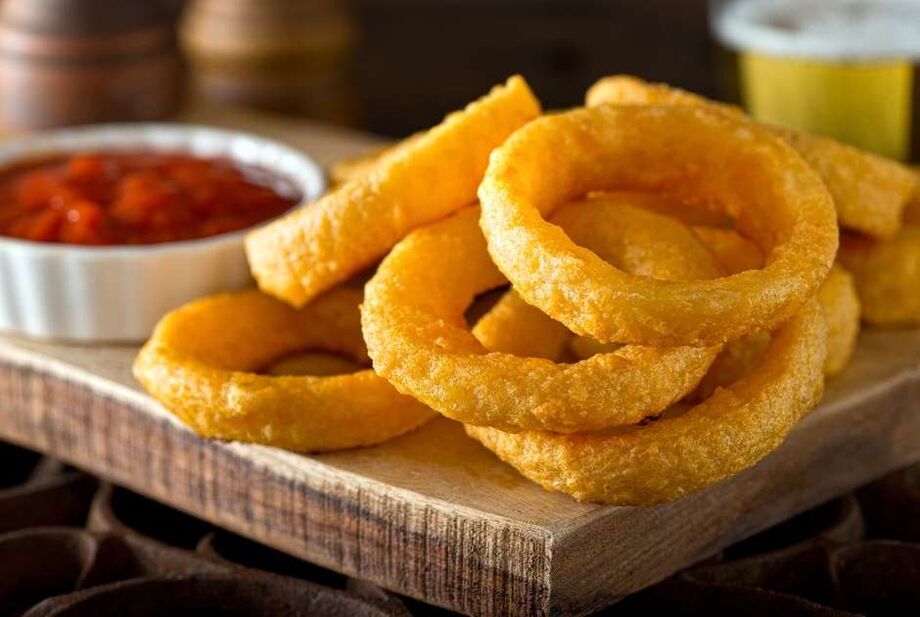 Anéis de cebola é uma das receitas da nossa lista