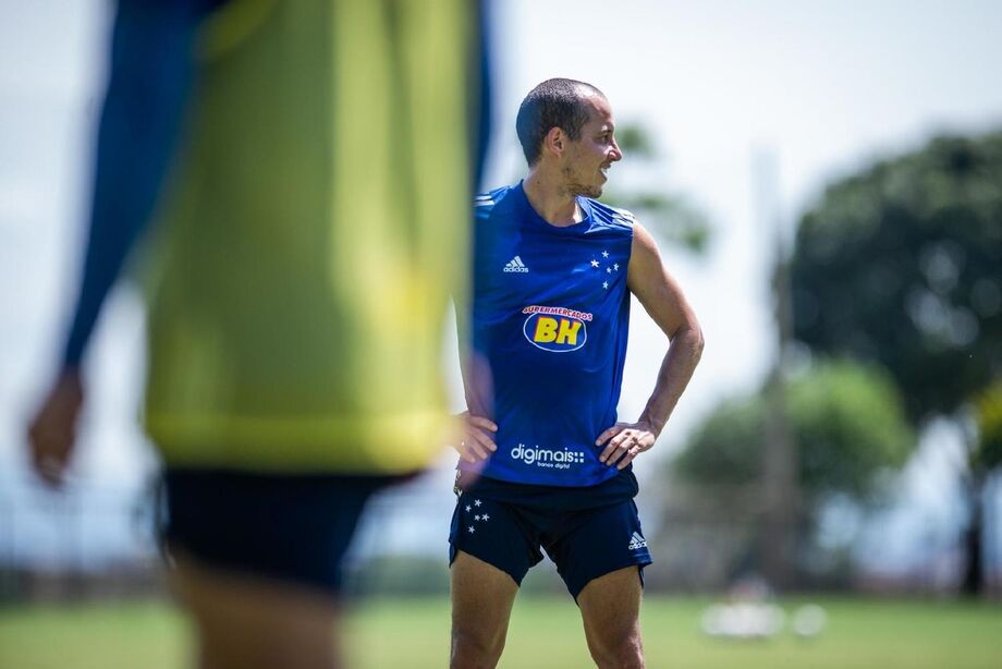 De volta ao time titular do Cruzeiro após quase oito meses parado por conta de uma hérnia de disco na coluna - esteve em campo na vitória sobre o Boa, na quarta-feira, no estádio do Mineirão, pela estreia no Campeonato Mineiro -, o meia Rodriguinho pode e