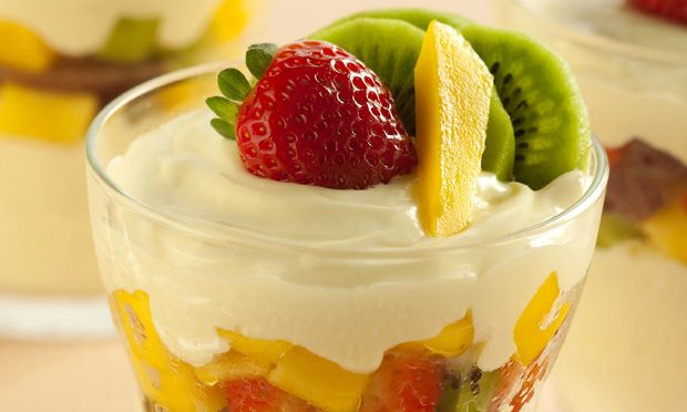 Salada de frutas com creme de limão é uma das receitas da nossa lista