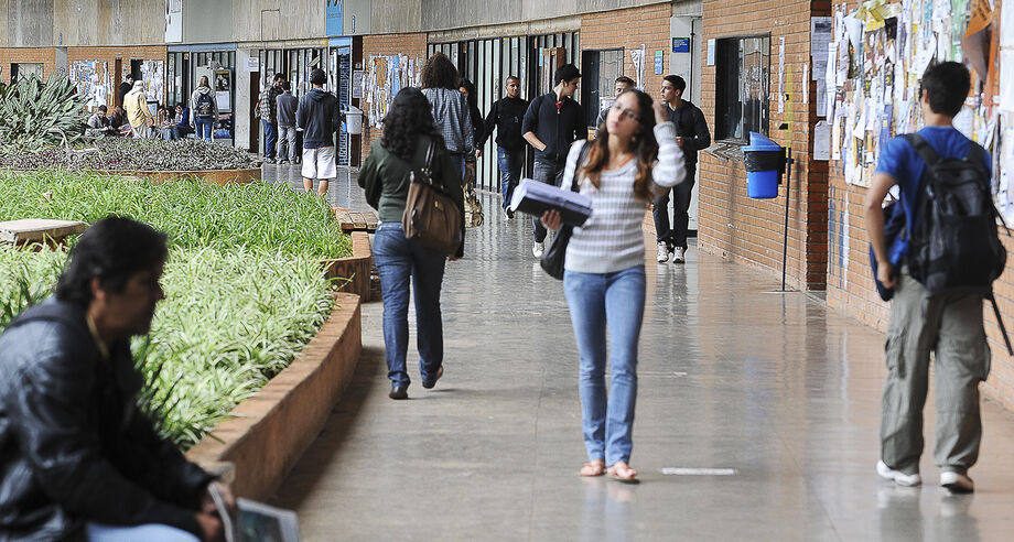 As inscrições no Sistema de Seleção Unificada (Sisu) estão abertas até 26 de janeiro, e neste ano a Universidade Estadual de Mato Grosso do Sul (UEMS) oferta 2.163 vagas distribuídas em 54 cursos, sendo 26 bacharelados, 26 licenciaturas e dois tecnológico