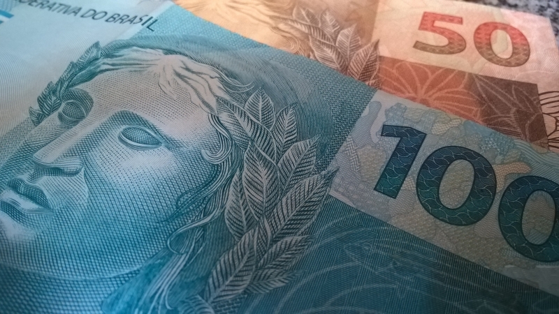 O Ibovespa se inclinou à realização de lucros nesta sexta-feira, 24, após ter renovado máximas históricas de fechamento por duas vezes nesta semana, na segunda-feira e ontem