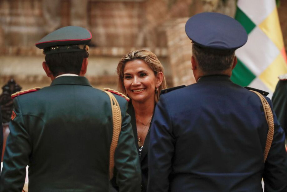 Até então pouco conhecida nacional e internacionalmente, Áñez se autoproclamou presidente da Bolívia no dia 12 de novembro do último ano