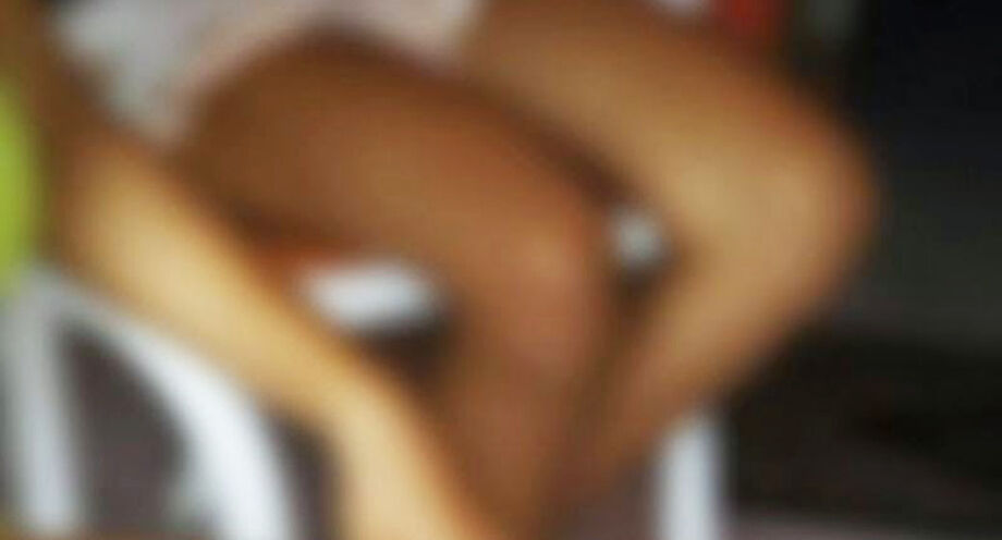 Homem de 25 anos foi preso em flagrante pela Polícia Militar na tarde deste domingo (26), em Camisão, distrito de Aquidauana, suspeito de estuprar a enteada de 12 anos, agredir e ameaçar de morte a esposa, de 36 anos