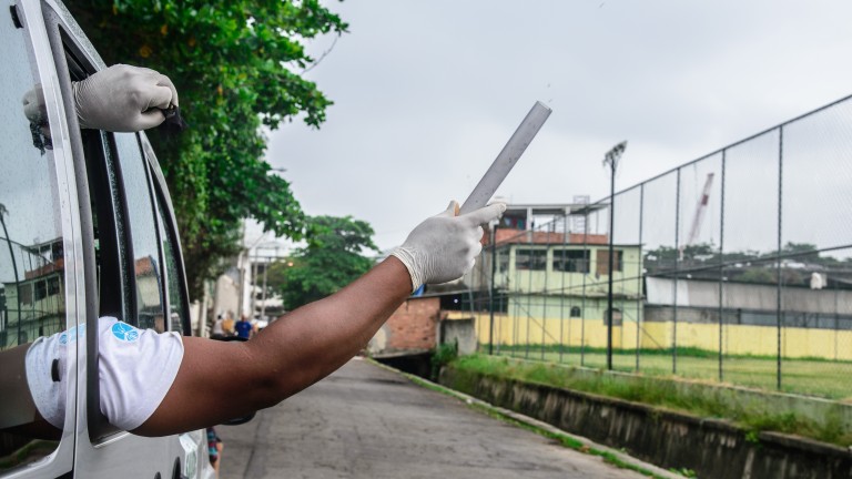 O Método Wolbachia consiste na liberação de Aedes aegypti com Wolbachia para que se reproduzam com os Aedes aegypti locais e gerar uma nova população destes mosquitos, todos com Wolbachia.