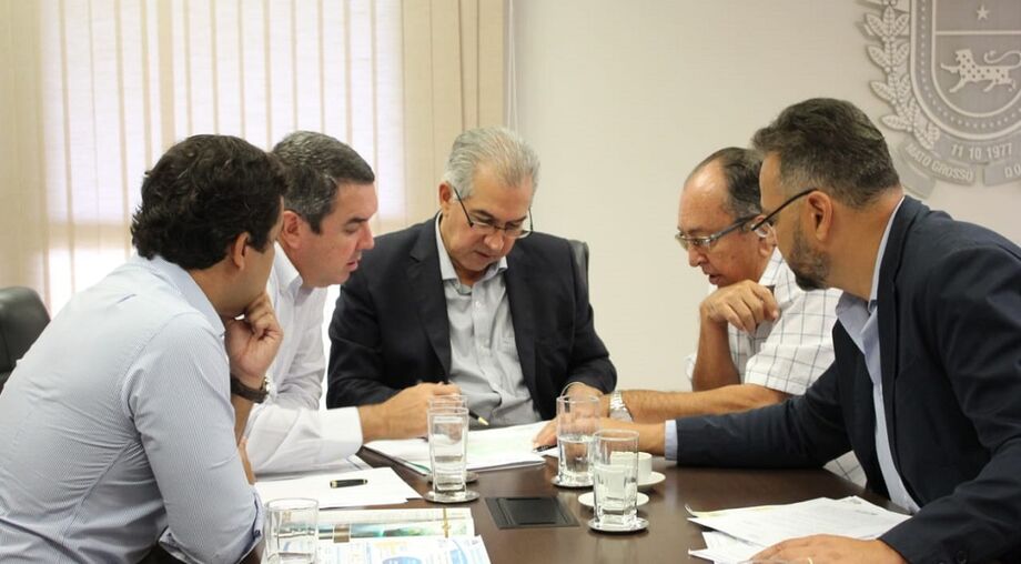 Reinaldo Azambuja ressaltou que o Governo do Estado trabalha para ampliar o número de voos comerciais no aeroporto da cidade