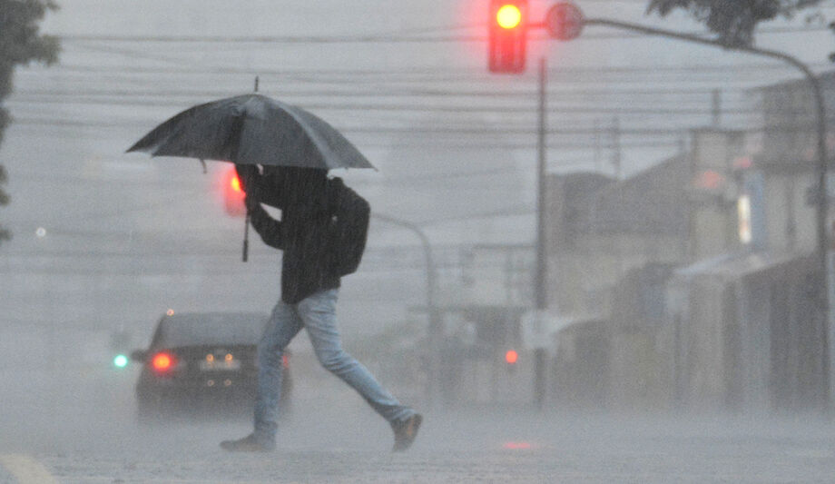 Há possibilidade de chuva forte durante a tarde nas regiões oeste e sul do estado