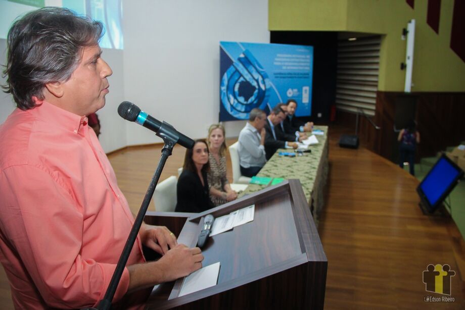 Caravina durante sua fala no evento