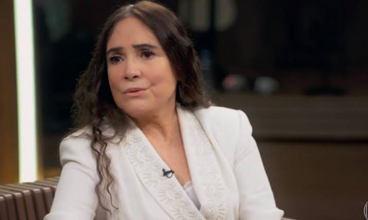 Depois de republicar a imagem sem a foto de Carolina, Regina fez outra postagem no Instagram