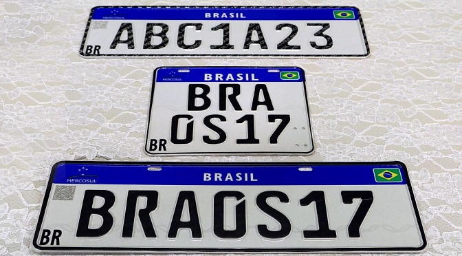 A substituição das placas passa a ser obrigatória nos casos de primeiro emplacamento, mudança de categoria, transferência de titularidade, mudança de unidade federativa, roubo, furto, dano ou extravio da placa.
