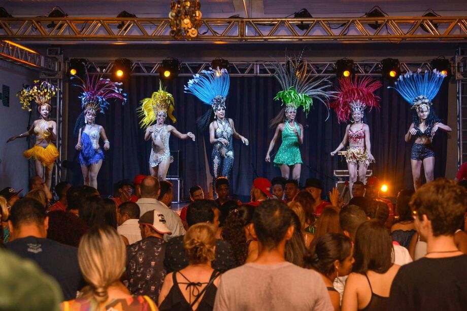 Com entrada gratuita, e abertura dos portões as 21 horas, o evento temático será realizado no Clube Estoril