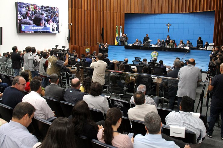Na manhã de hoje, o presidente Paulo Corrêa abriu a sessão legislativa