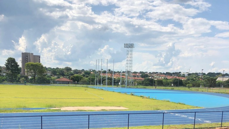 Com 8 raias e piso emborrachado, a pista poderá receber competições nacionais e internacionais e iniciará com Festival de Atletismo com os atletas da Capital.