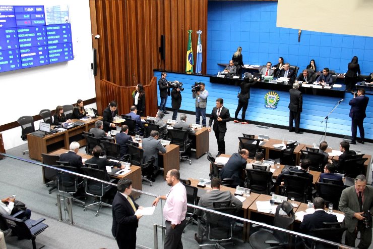 Deputados em sessão plenária na Assembleia Legislativa de Mato Grosso do Sul