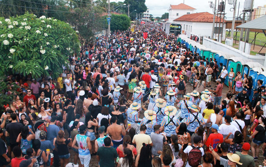 A coordenação do grupo esclarece, que nos dois dias de festa, não será permitido aos foliões, entrarem no recinto do Cordão, com garrafas de vidro