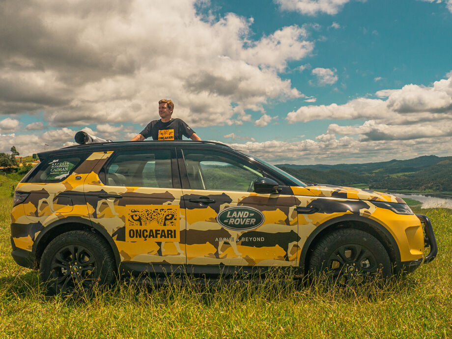 O novo Discovery Sport entregue conta com uma camuflagem especial para o Onçafari, permitindo que o carro ande se misture com o habitat do Pantanal