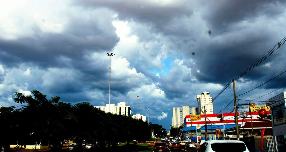 Em Campo Grande o tempo fica nublado com períodos de parcialmente nublado, podendo ter pancadas de chuva e trovoadas isoladas durante a tarde