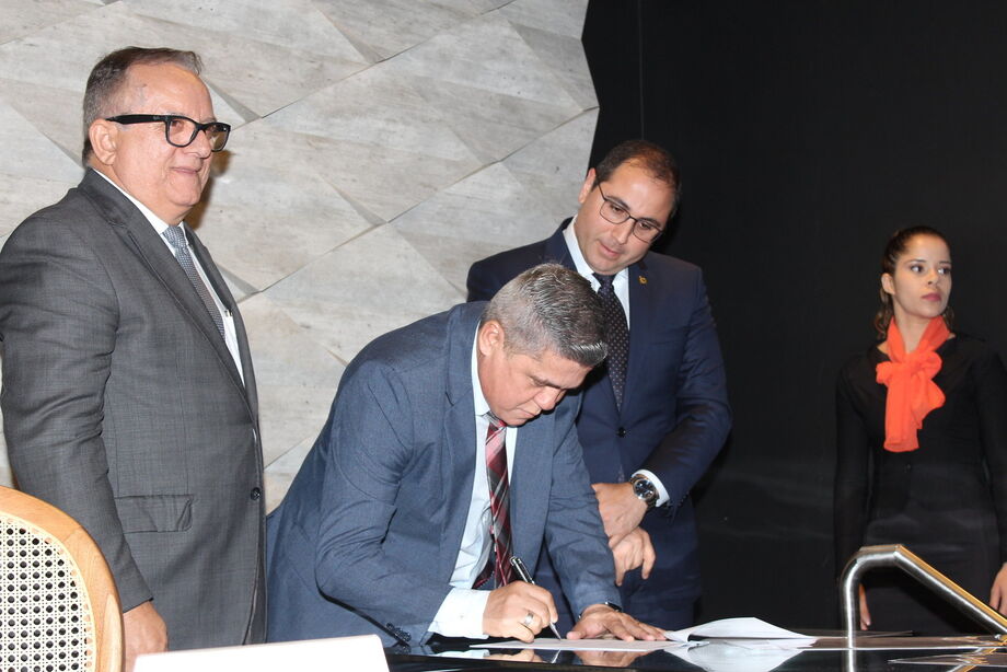Waldir Neves assume diretoria na Atricom