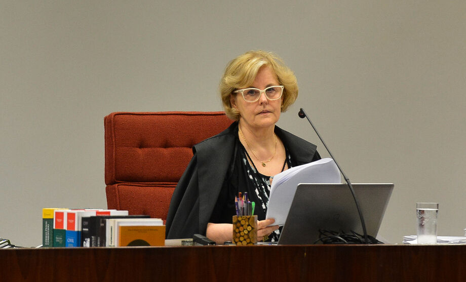A ministra decretou a extinção da interpelação do jornalista Glenn Greenwald contra Jair Bolsonaro
