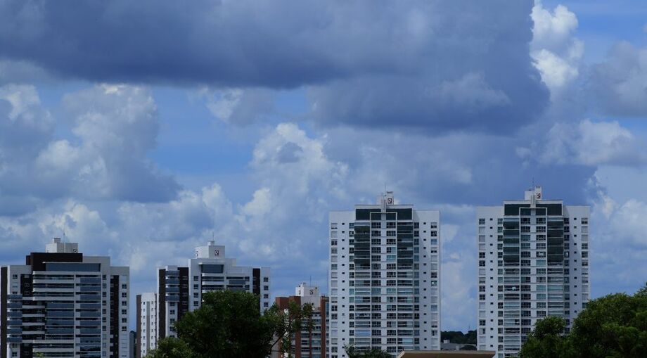 Campo Grande terá condições de céu com muitas nuvens e pancadas de chuva com trovoadas isoladas.