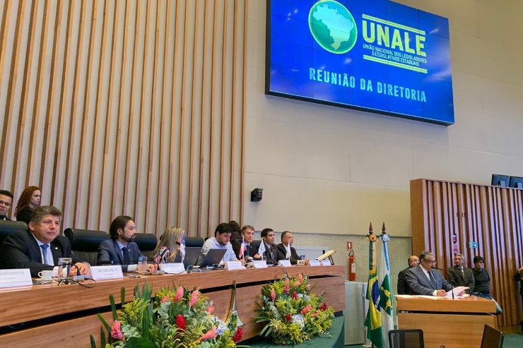Parlamentares participaram de cerimônia nesta segunda-feira em Brasília