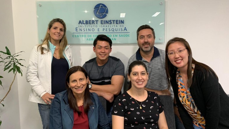 O curso aconteceu nos dias 6 e 7 de fevereiro, onde a equipe foi capacitada como multiplicadores em Urgências e Emergências Adulto no Centro de Simulação Realística do Instituto Israelita de Ensino e Pesquisa Albert Einstein.