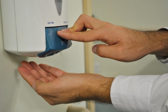 O projeto é de autoria do deputado Barbosinha (DEM), que justificou ser uma medida preventiva contra doenças como a gripe H1N1, H3N2, Influenza B e do novo Coronavírus.