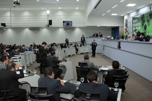 A sessão começa às 9 horas