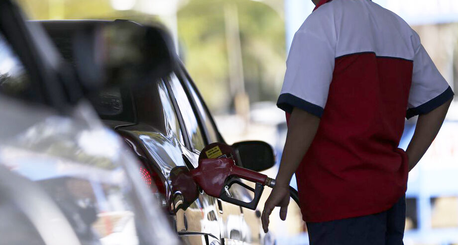 Após a disparada no litro da gasolina que subiu mais de R$ R$ 0,30 nas bombas dos postos ontem e a redução zero do etanol, que deveria ter caído R$ 0,16 o Procon MS promete intensificar a fiscalização dos valores hoje nos estabelecimentos
