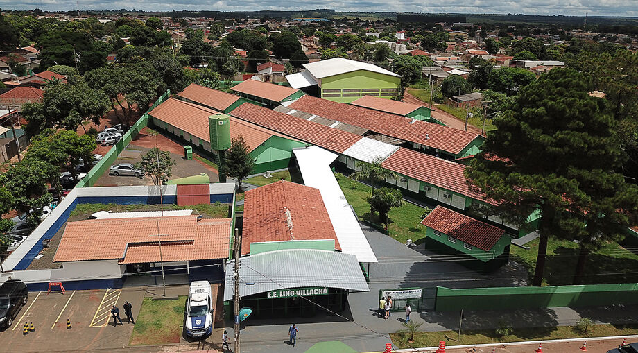 Com 2,4 mil metros quadrados, a Escola Estadual Lino Villachá, no bairro Nova Lima, em Campo Grande, atende a um total de 1200 alunos