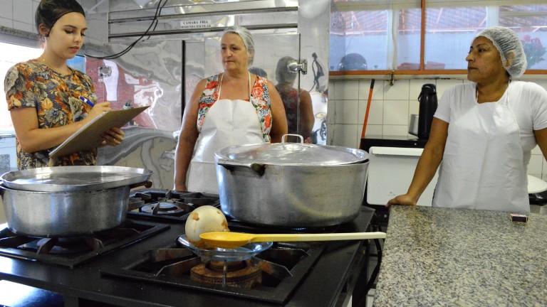 A jornada de trabalho será de 40 horas semanais e o salário é de R$ 1.100,00. Para o cargo é exigido que o candidato seja alfabetizado.