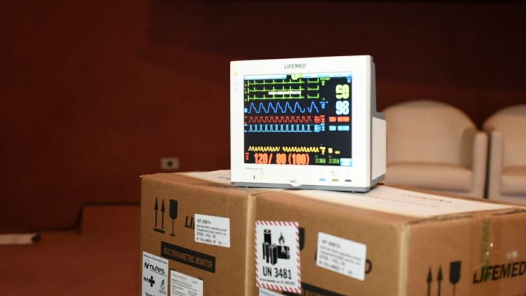 Os monitores de sinais vitais são usados em remoção de pacientes ou em UTIs, semi-UTIs, RPA (recuperação pós-anestesia) ou pronto-socorro