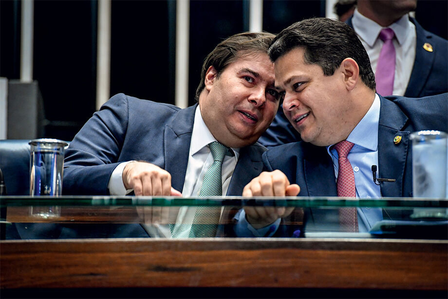 Rodrigo Maia (DEM-RJ) e Davi Alcolumbre (DEM-AP) buscam texto de consenso para a reforma tributária.