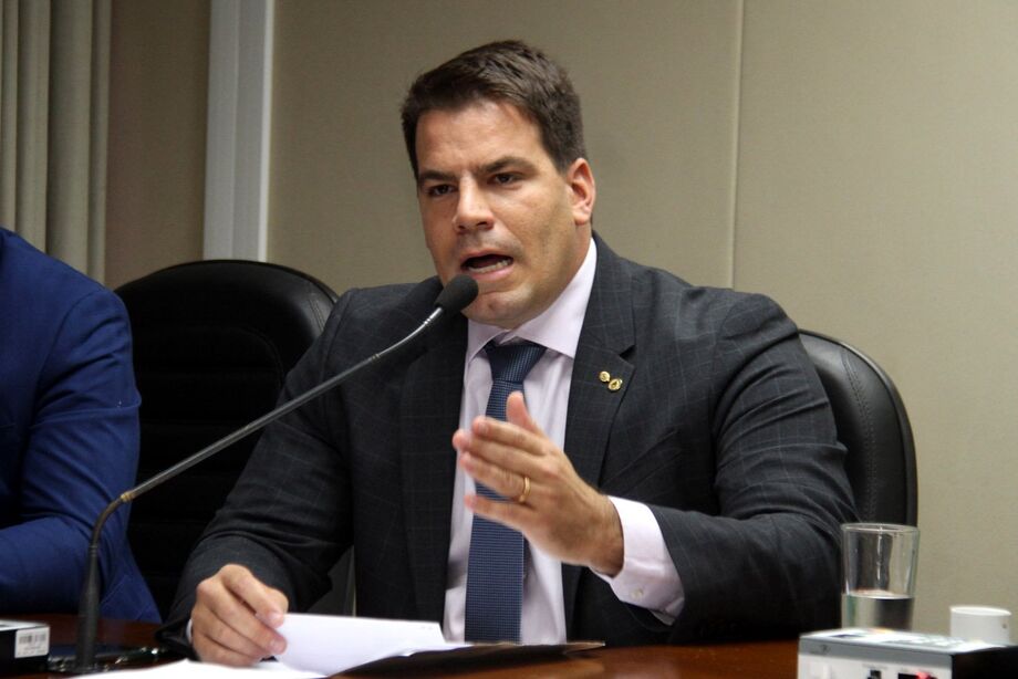 Contar argumenta que o número de 200 relógios está baseado no manual da Aneel