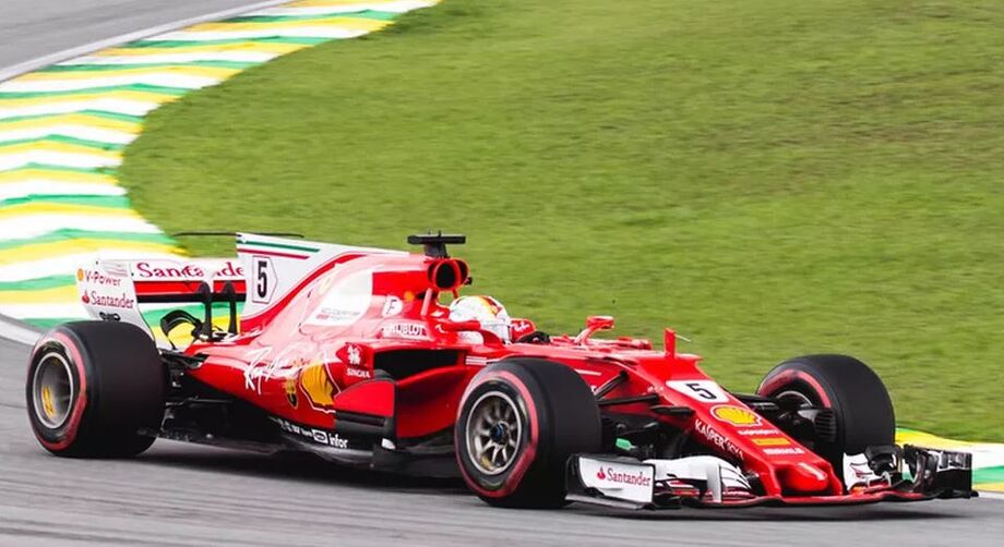 A Mercedes declarou que suspeita que a Ferrari escondeu o jogo nos primeiros testes em Barcelona