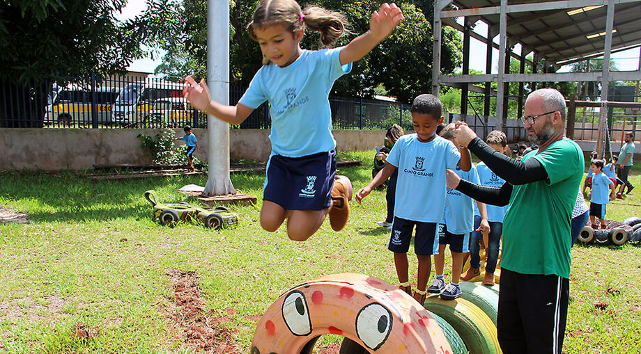 Ao todo, desde 2017, já foram entregues 15 parquinhos contemplando 5 mil alunos
