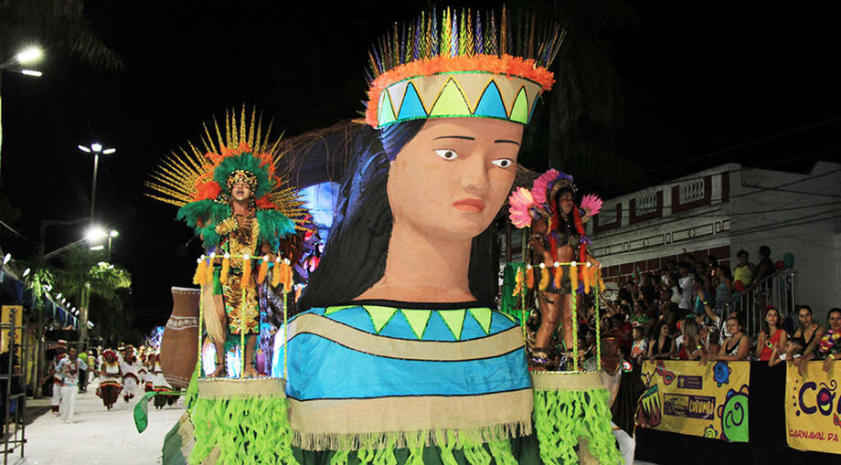 Mocidade da Nova Corumbá, vice-campeão do carnaval corumbaense de 2019, é a segunda escola a desfilar.
